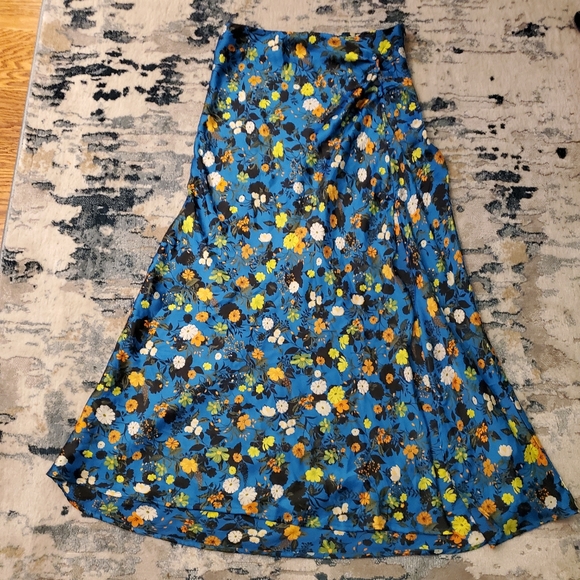 Zara Dresses & Skirts - ZARA skirt ****HOST PICK**** 🔥 🔥 🔥